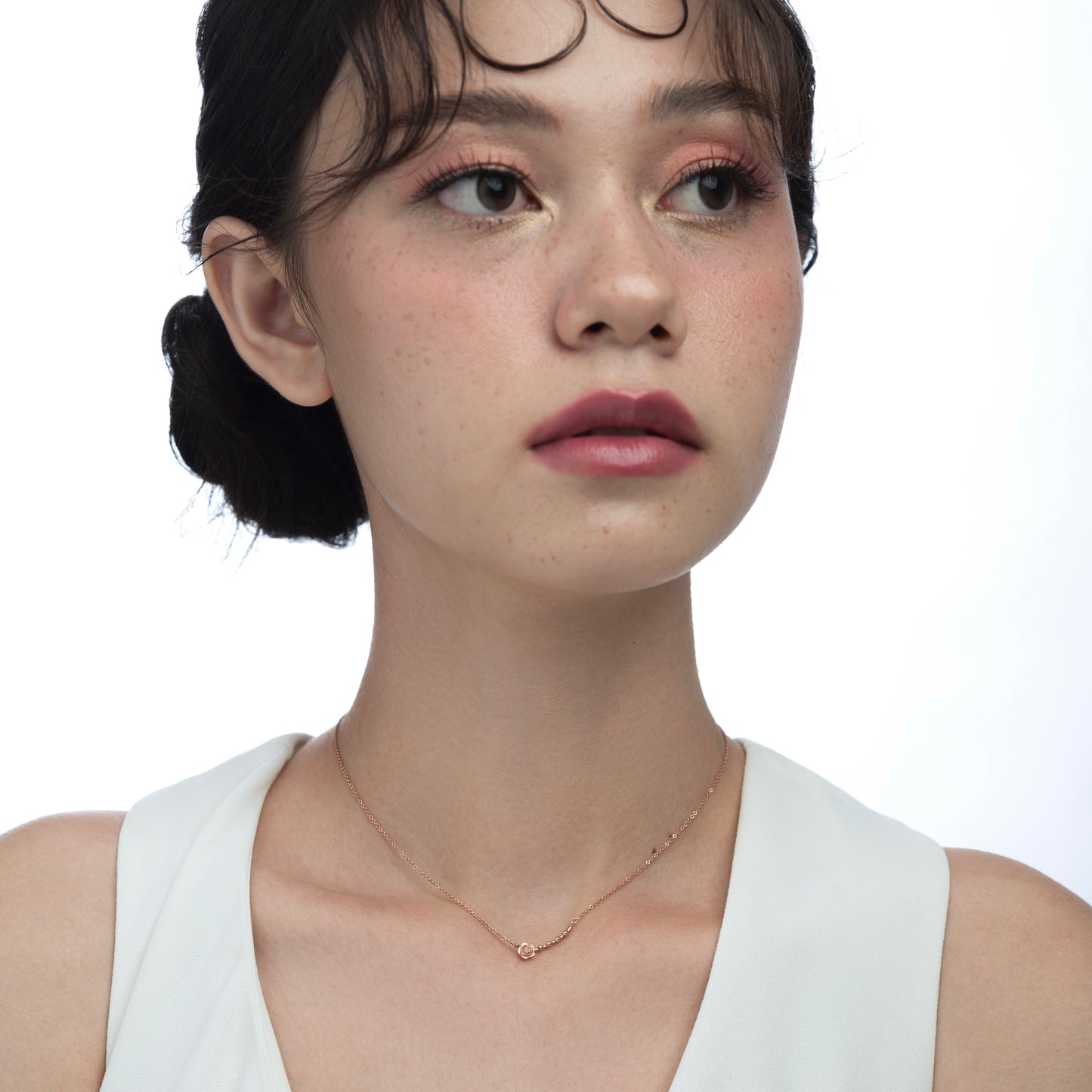Lavien Roses Gold Necklace