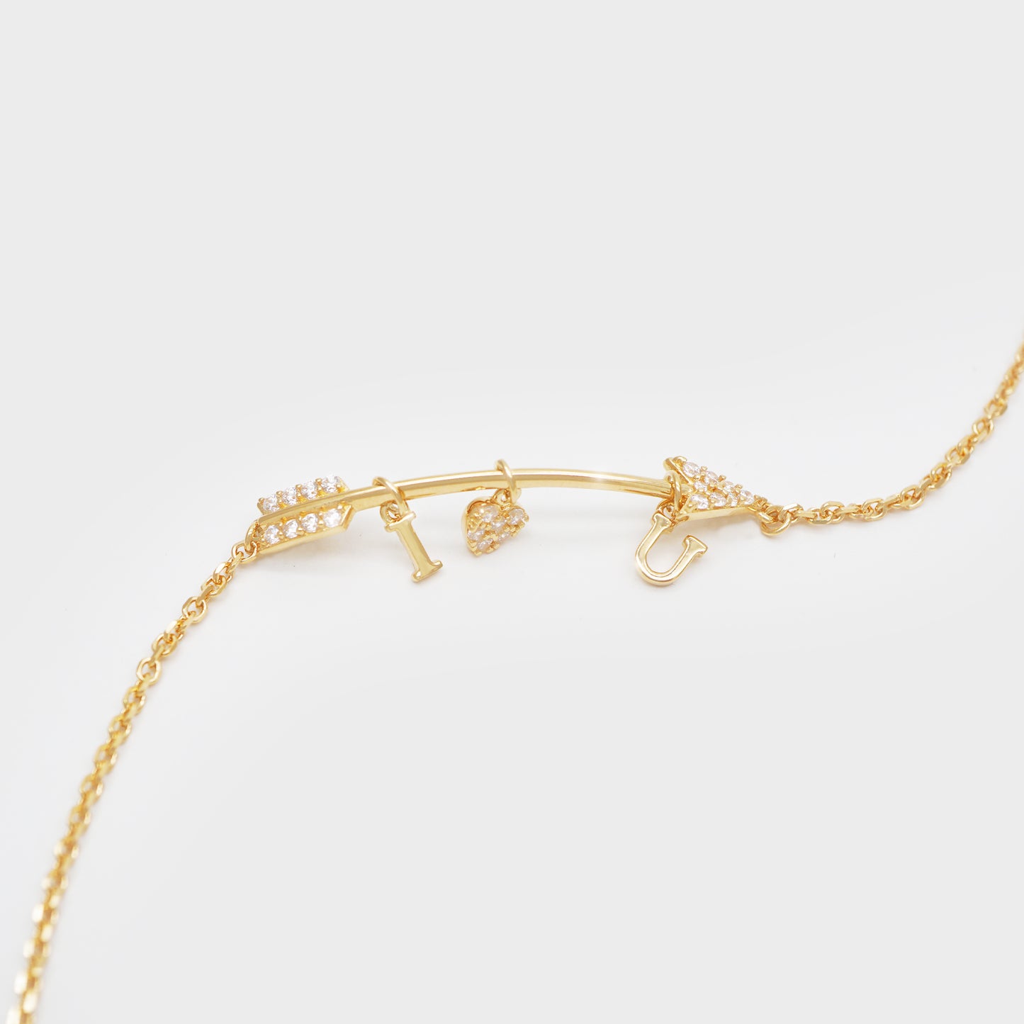 Revalina Love Arrow Bracelet