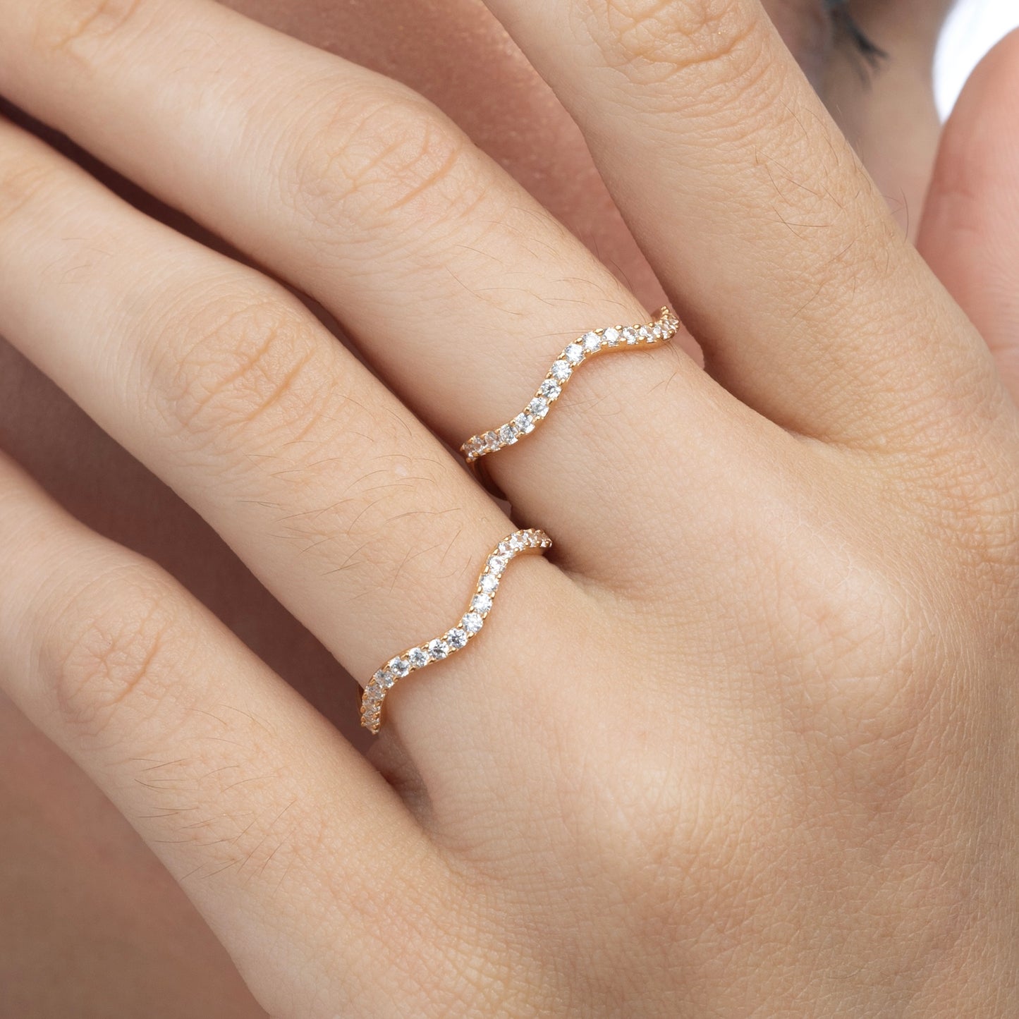 Liv Wavy Listring Ring