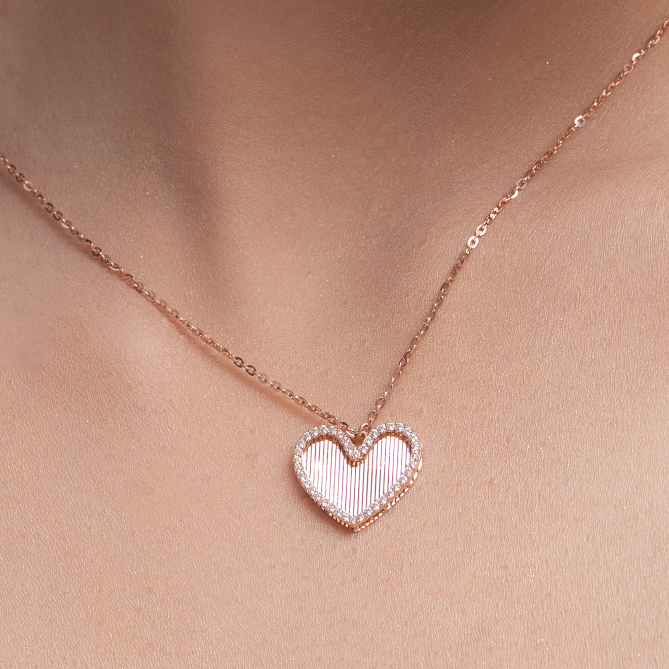 Vella Listring Heart Necklace