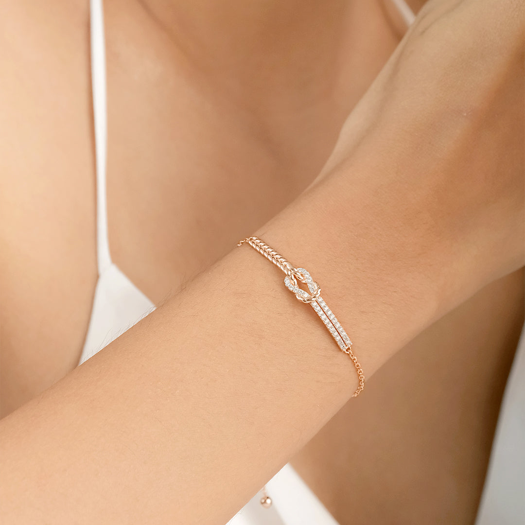Kay Dazzling Knot Bracelet