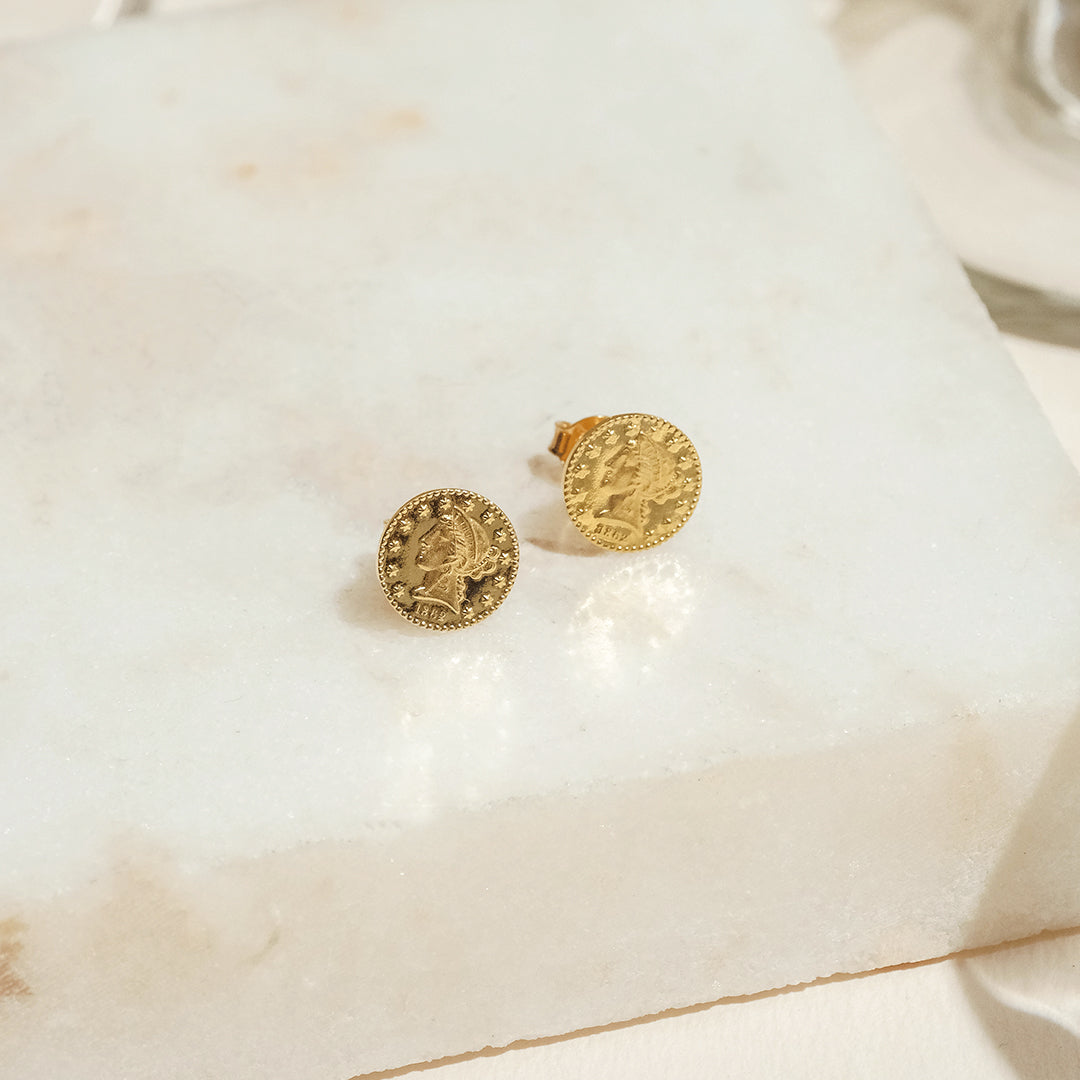 Victoria Dollar Stud Earring