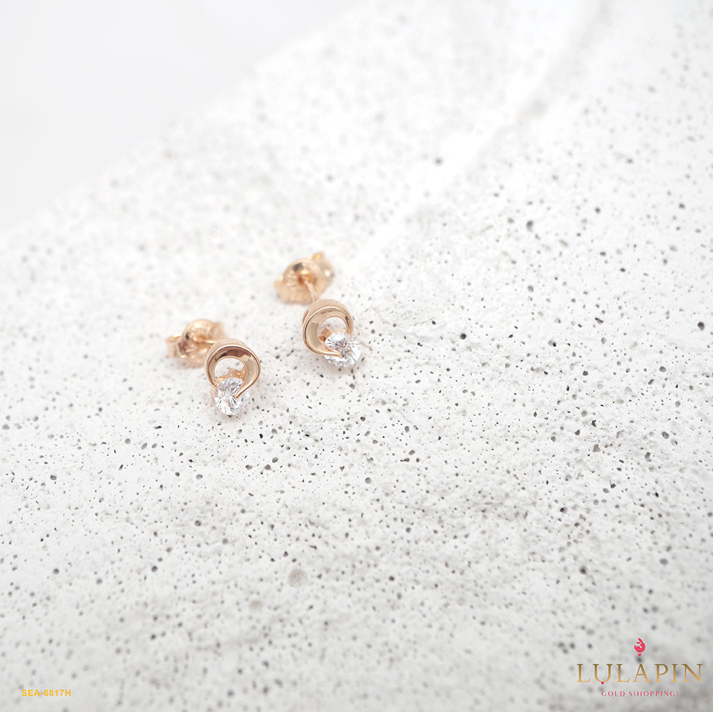 Classic Round Hug Stud Earring