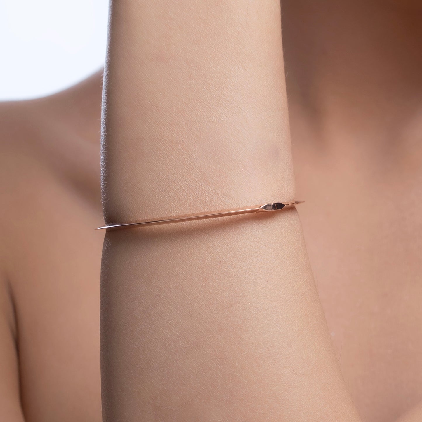 Noemi Thin Bangle