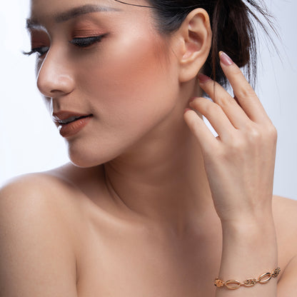 Clarita Oval Leaf Bracelet