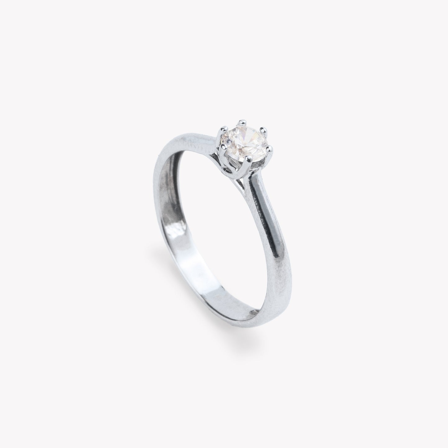 Amora Classic Solitaire Ring