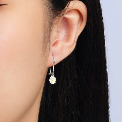 Daisy d’Or White Earring