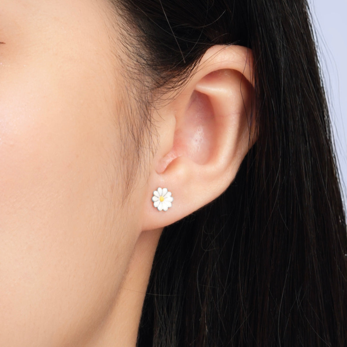 Daisy d’Or White Stud Earring