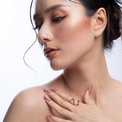 Helsya Sinous Bold Ring