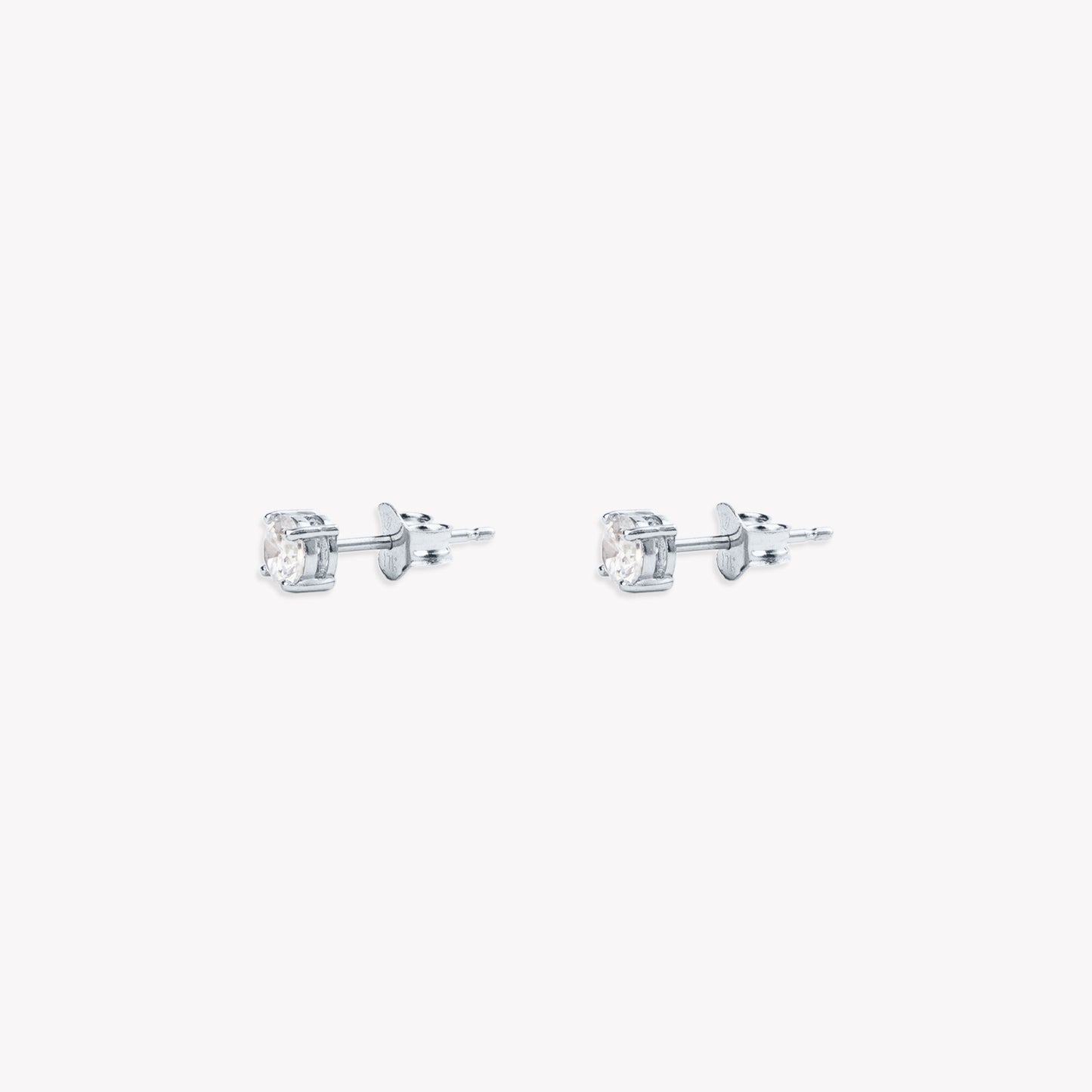 Amora Classic Solitaire Stud Earring